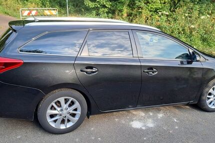 Toyota Auris 216.980 km 6.390 &euro; Wissen 57537