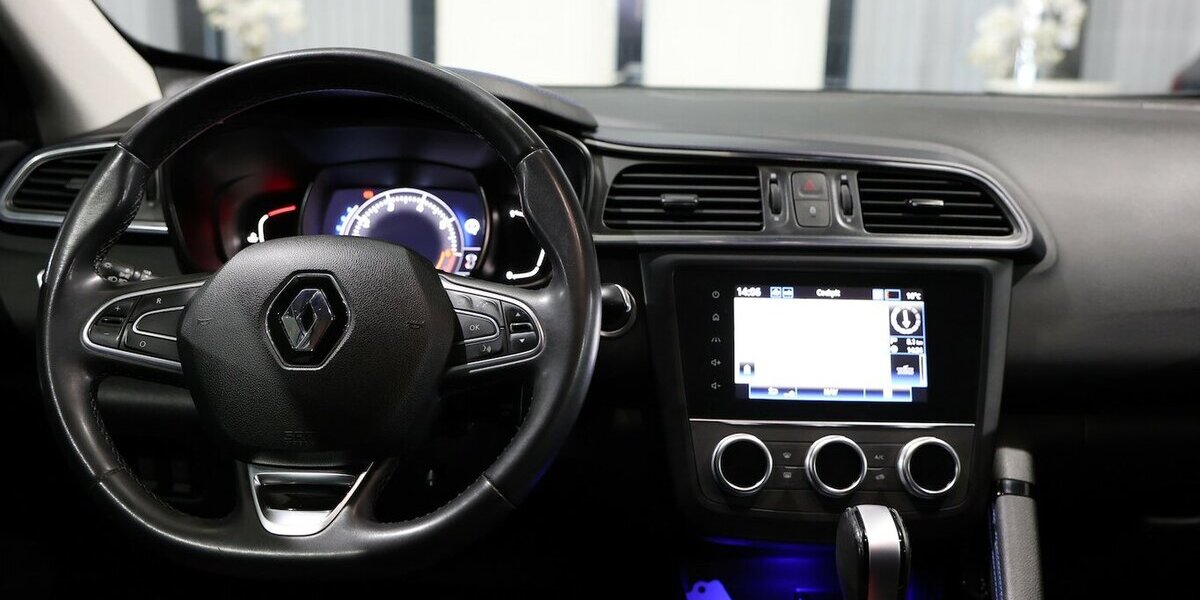 Renault Kadjar TCe 140 DELUXE / PANORAMA / LED-VISION 99.000 km 15.111 &euro; Hamm 59077