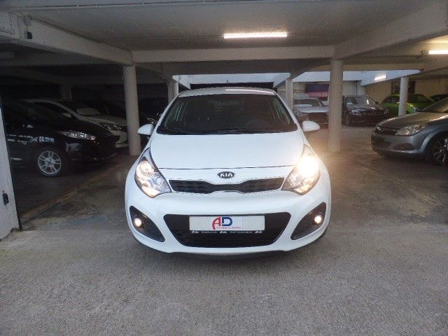 Kia Rio 150.000 km 6.950 &euro; Düsseldorf 40223