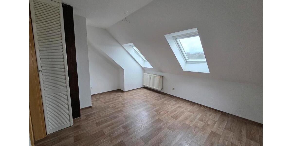Dachgeschoßwohnung Staßfurt Löderburg - 4 Zimmer, 80 m&sup2;, 400&euro; | Angebot:26382592