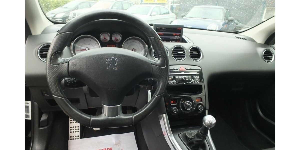 Peugeot 308 PREMIUM NAVI EL.VERDECK KLIMAAUTOM PDC 134.211 km 6.450 &euro; Köln 50858