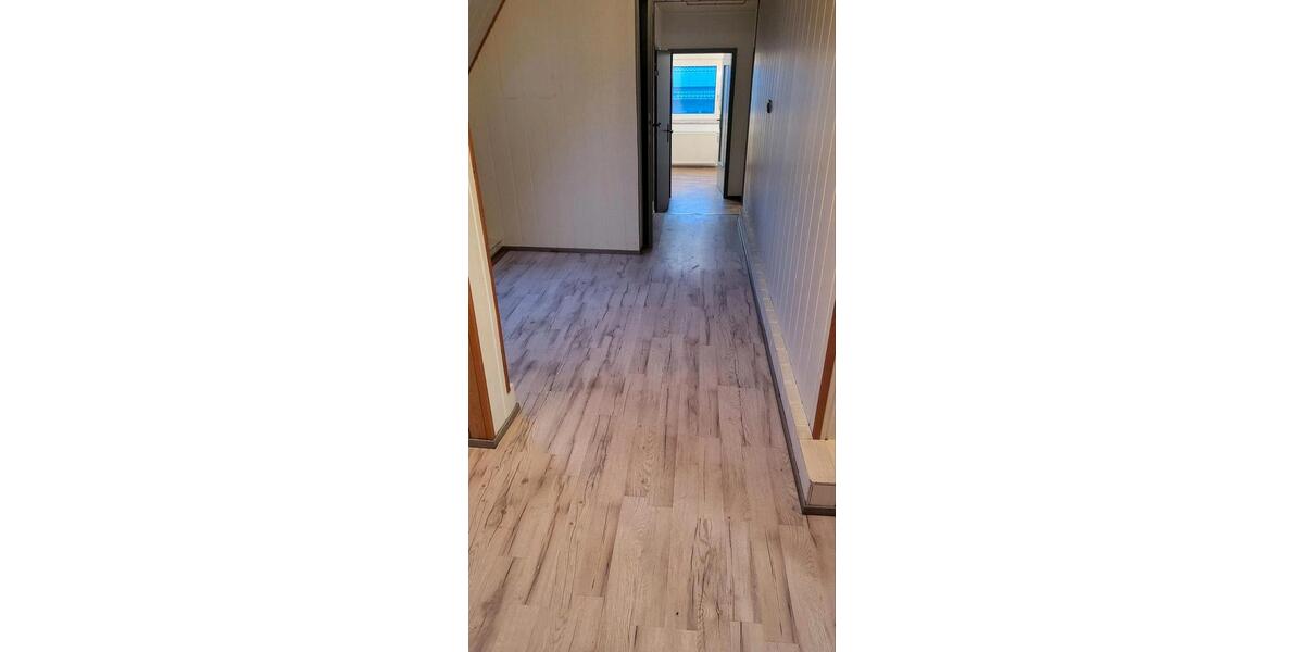 Einfamilienhaus Hillerse - 8 Zimmer, 220 m&sup2;, 1.600&euro; | Angebot:25246222