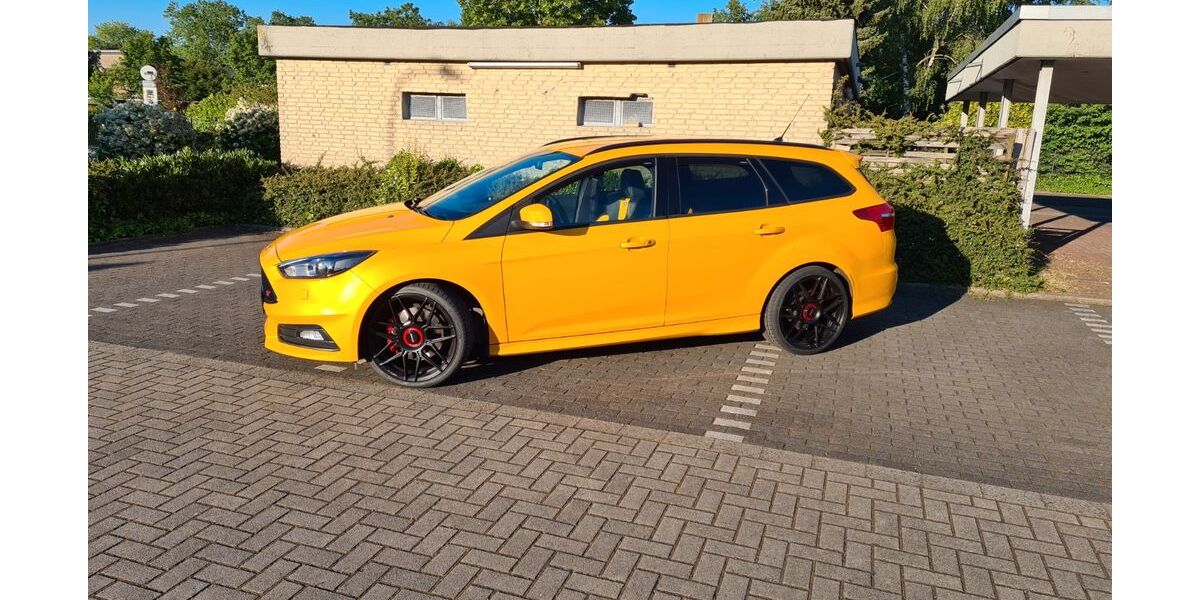 Ford Focus 89.000 km 18.200 &euro; neukirchen-vluyn 47506