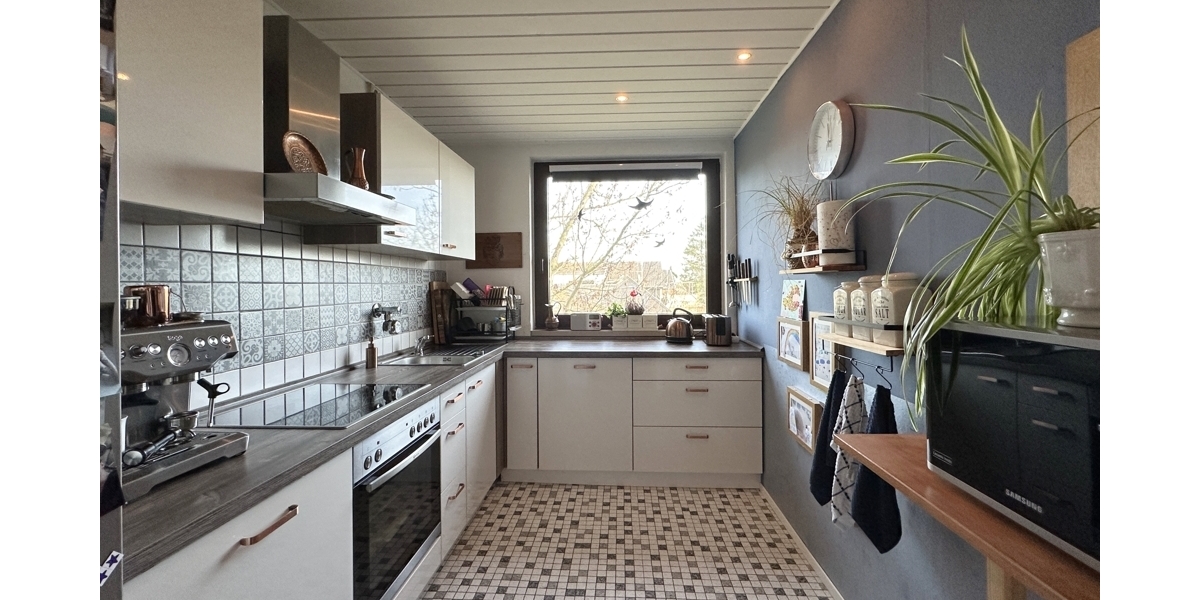 JÄSCHKE - Großzügige 4-Zimmer-Dachgeschosswohnung mit Gartenanteil und Garage - Dachgeschoßwohnung Aachen / Nütheim Nütheim | Angebot:25340362