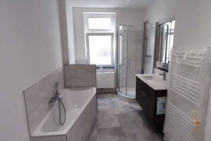 4- RaumWohnung plus Loggia auf Wunsch mit Übernahme Einbauküche