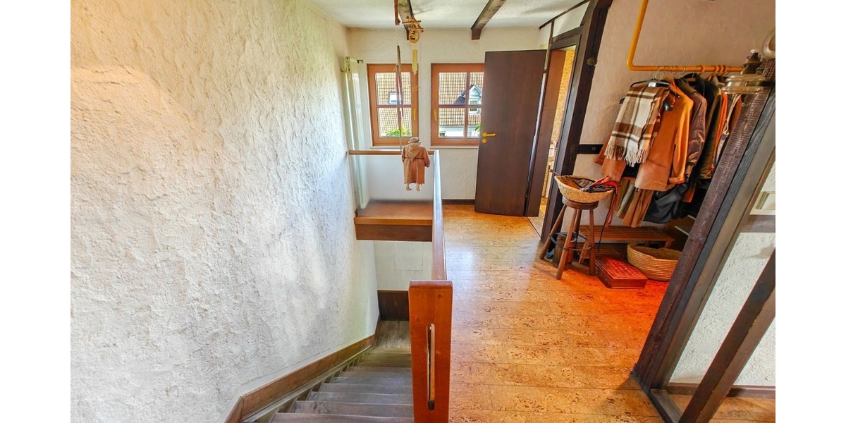 928 m² Grundstück, Charmantes Fachwerkhaus mit Ausbaureserve - Wohnen & Arbeiten unter einem Dach - Bauernhaus, Landhaus Reutlingen Rommelsbach | Angebot:24690906