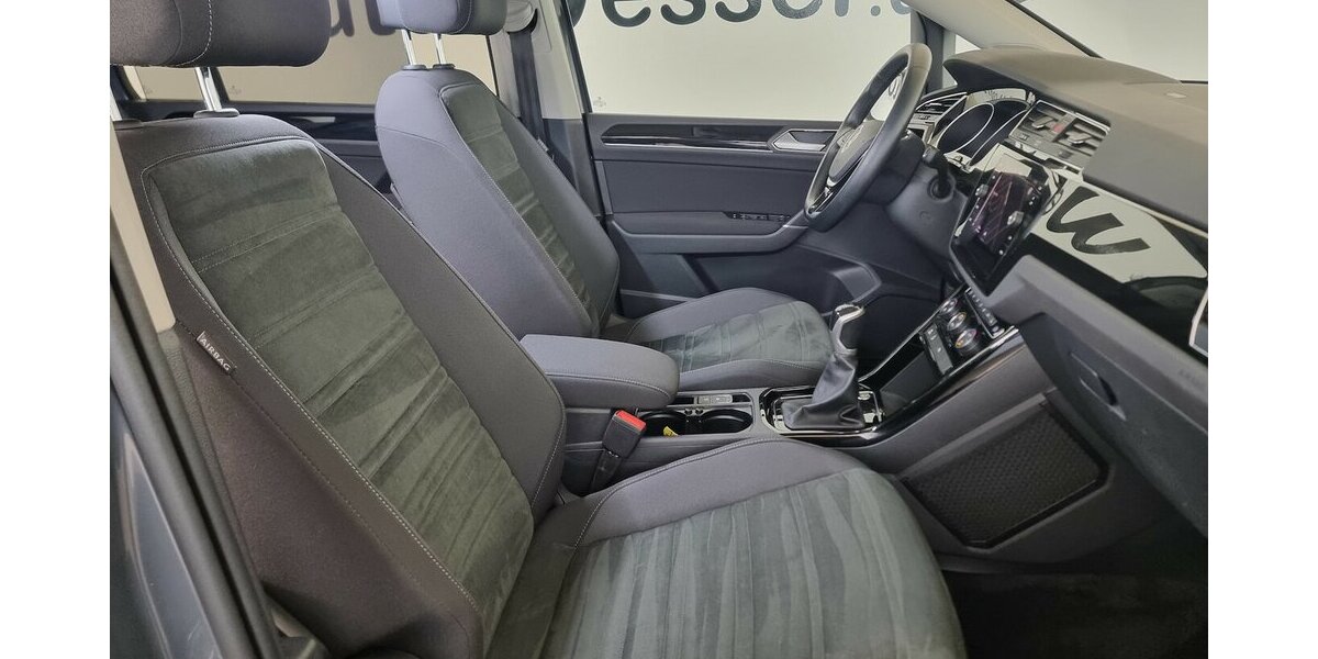 VW Touran Highline BMT LED ACC Nav Panorama 7-Sitze 37.700 km 27.850 &euro; Garrel 49681