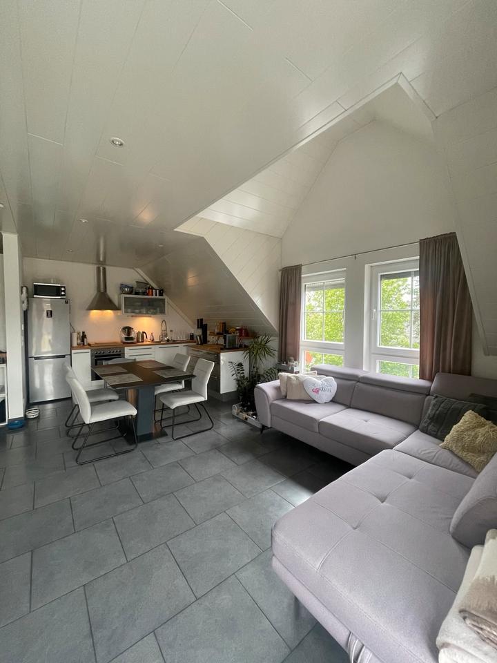Schöne helle Dachgeschoss Maisonette Wohnung in Griesheim