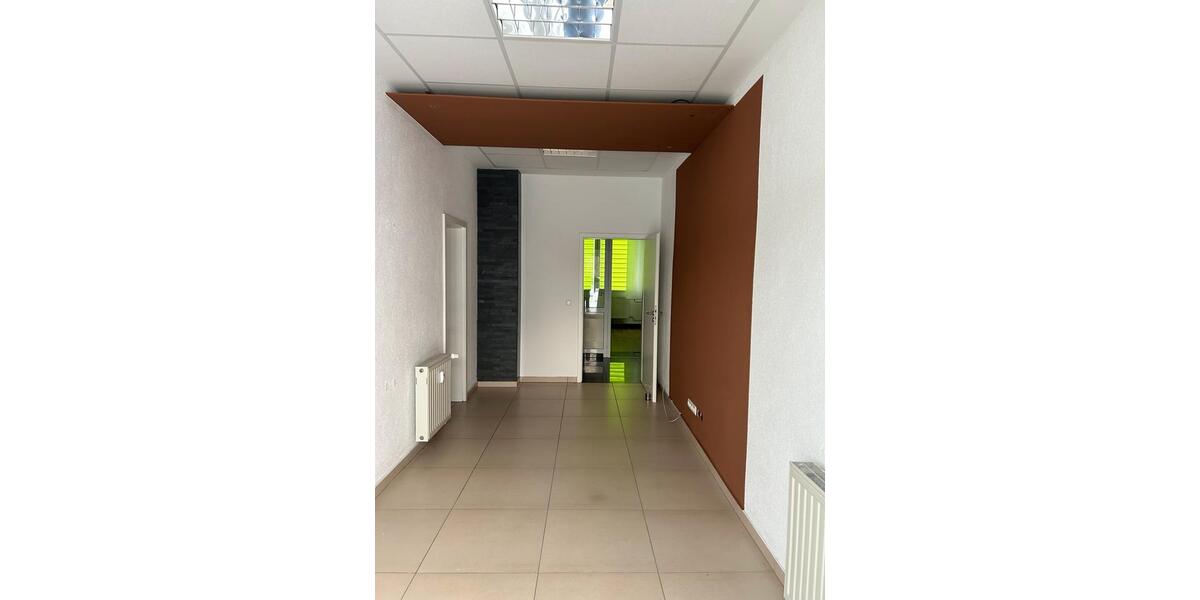 kleiner Laden Büro Praxis mit Garage Firmensitz in Plauen zimmer