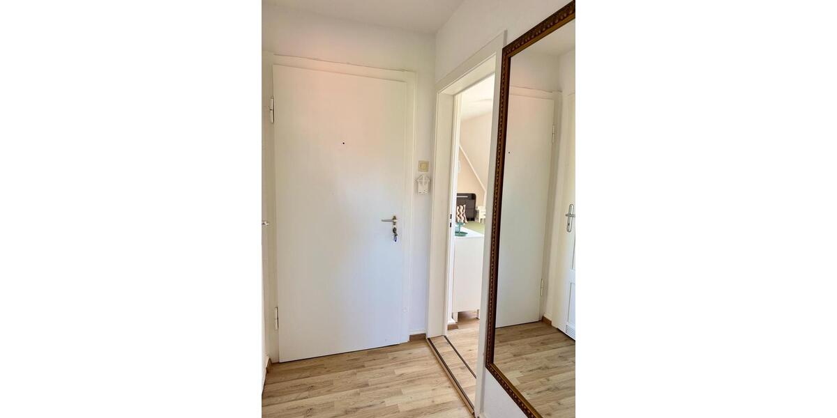 Dachgeschoßwohnung Wilhelmshaven Fedderwardergroden - 2 Zimmer, 32 m&sup2;, 400&euro; | Angebot:25843354