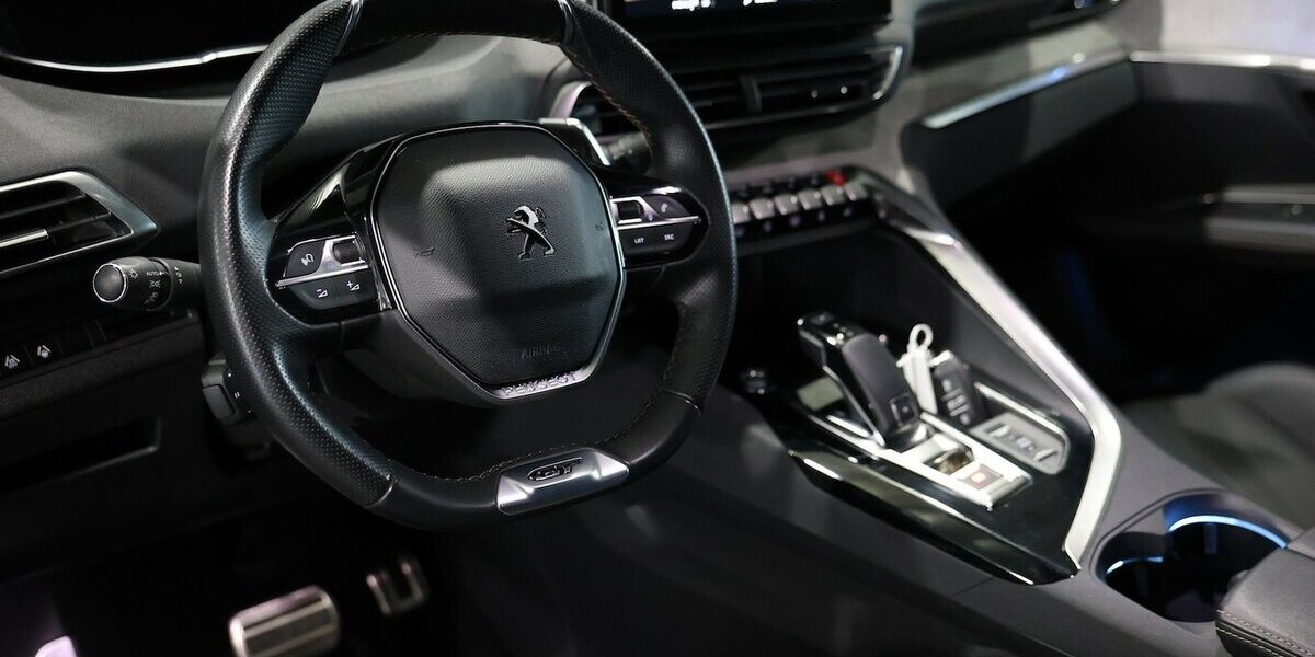 Peugeot 3008 1.2 PureTech ALLURE GT-LINE / I-COCKPIT,LED 22.000 km 17.777 &euro; Hamm 59077