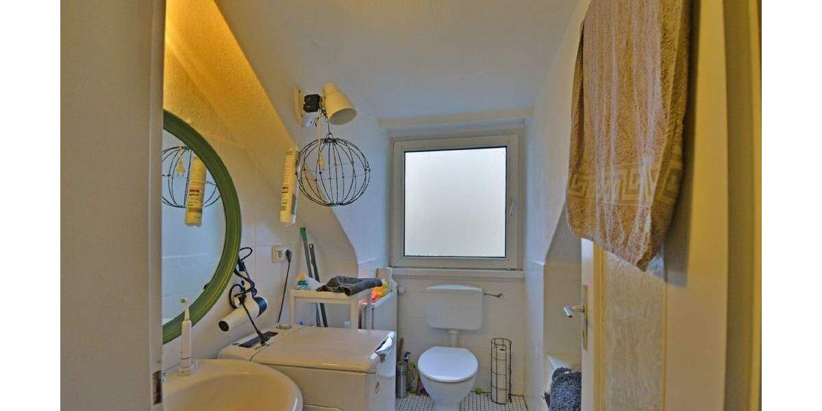 MFH mit 16 Wohneinheiten und 12 Stellplätzen; Eckgrundstück an 2 Straßen, KS-Schillerviertel 3 zimmer