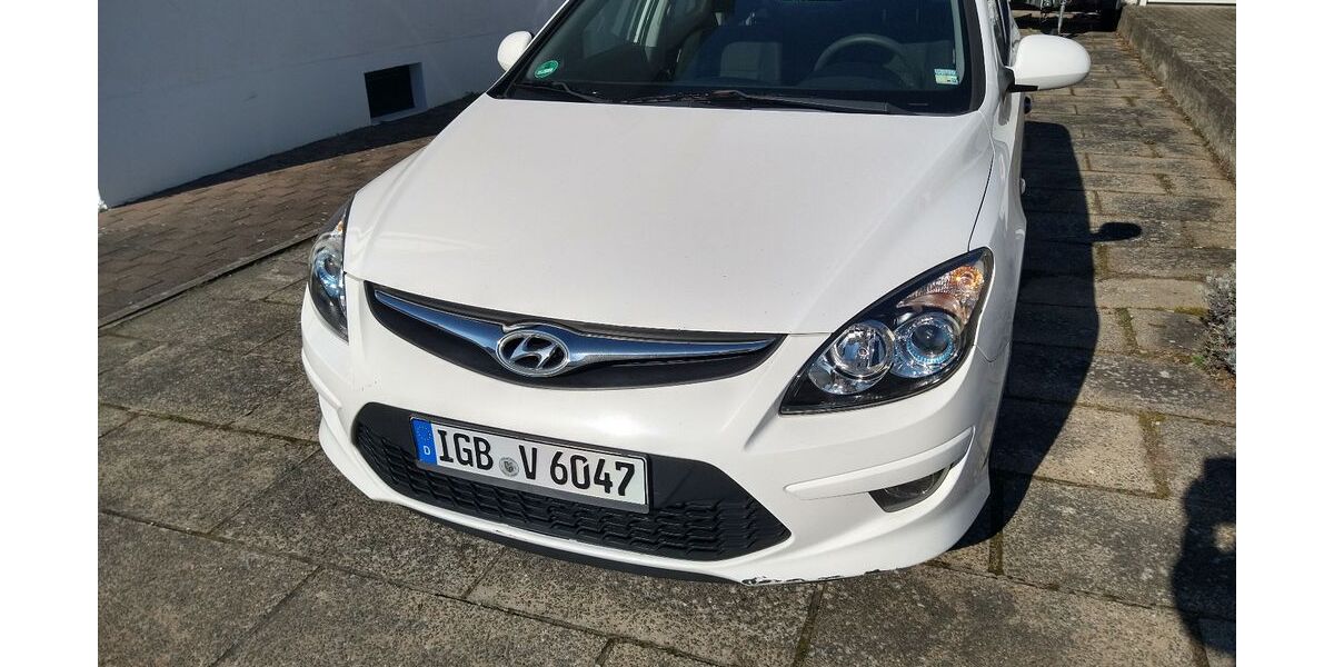 Hyundai i30 214.000 km 2.675 &euro; Sankt Ingbert 66386