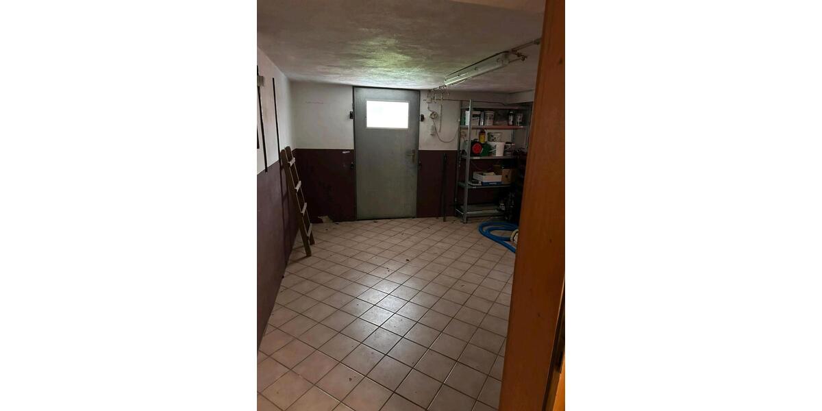 Etagenwohnung Wachtberg - 6 Zimmer, 184 m&sup2;, 2.100&euro; | Angebot:25217913