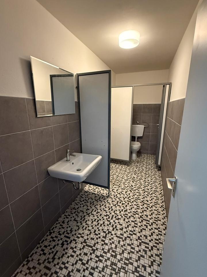 Büroräume im Hauptgebäude zu vermieten. zimmer