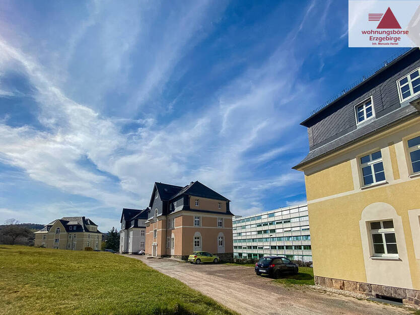 Großzügige, komplett sanierte 5-Raum-Wohnung mit zwei Bädern in Gornsdorf!!