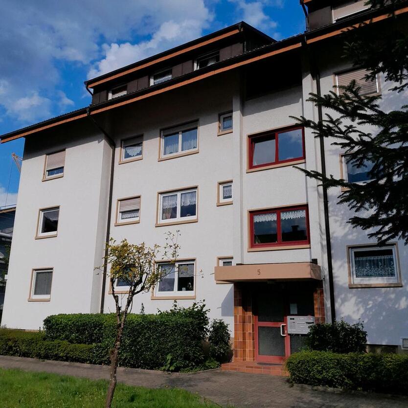 Sanierte 4,5 Zimmer Wohnung in Hausen i.W.