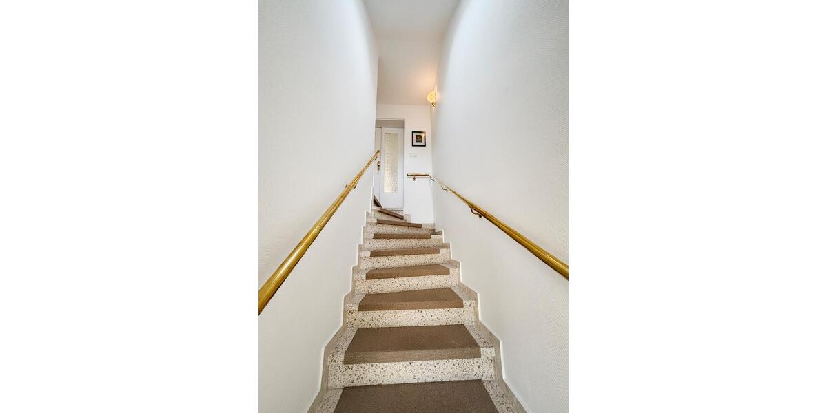 Dachgeschoßwohnung Wilhelmshaven Heppens - 4 Zimmer, 170 m&sup2;, 1.500&euro; | Angebot:22113522
