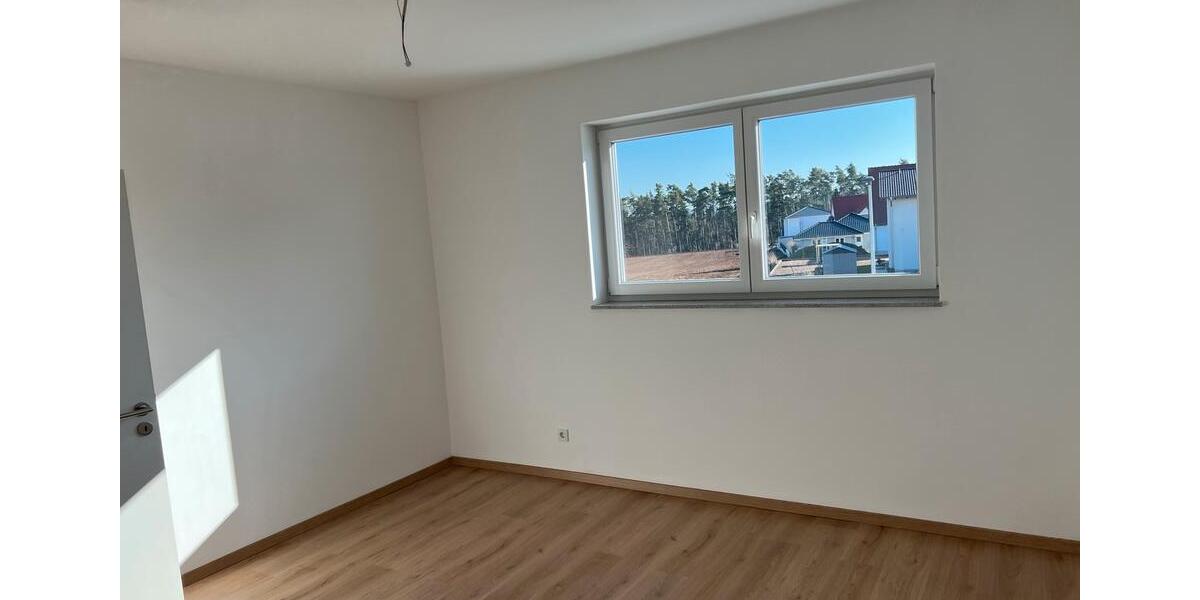 Doppelhaushälfte Windsbach - 5.5 Zimmer, 155 m&sup2;, 1.950&euro; | Angebot:26131452