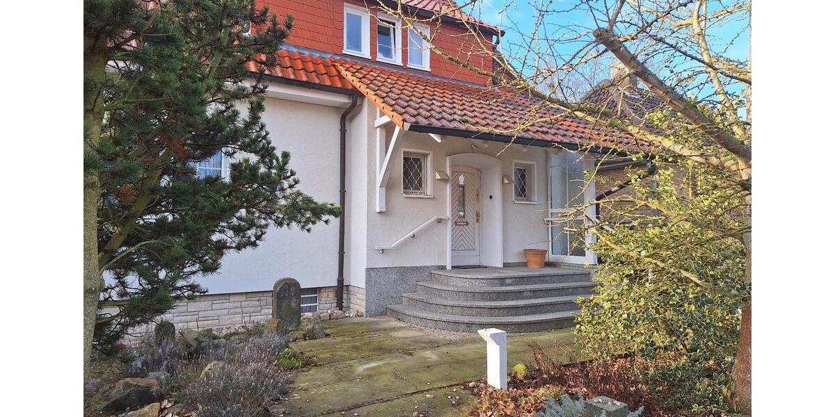 Einfamilienhaus Helmstedt - 10 Zimmer, 221 m&sup2;, 350.000&euro; | Angebot:27084827