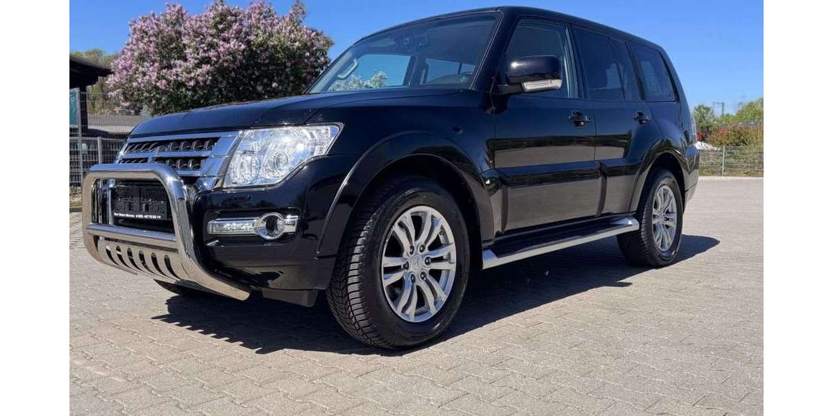 Mitsubishi Pajero 249.000 km 17.999 &euro; München 81825
