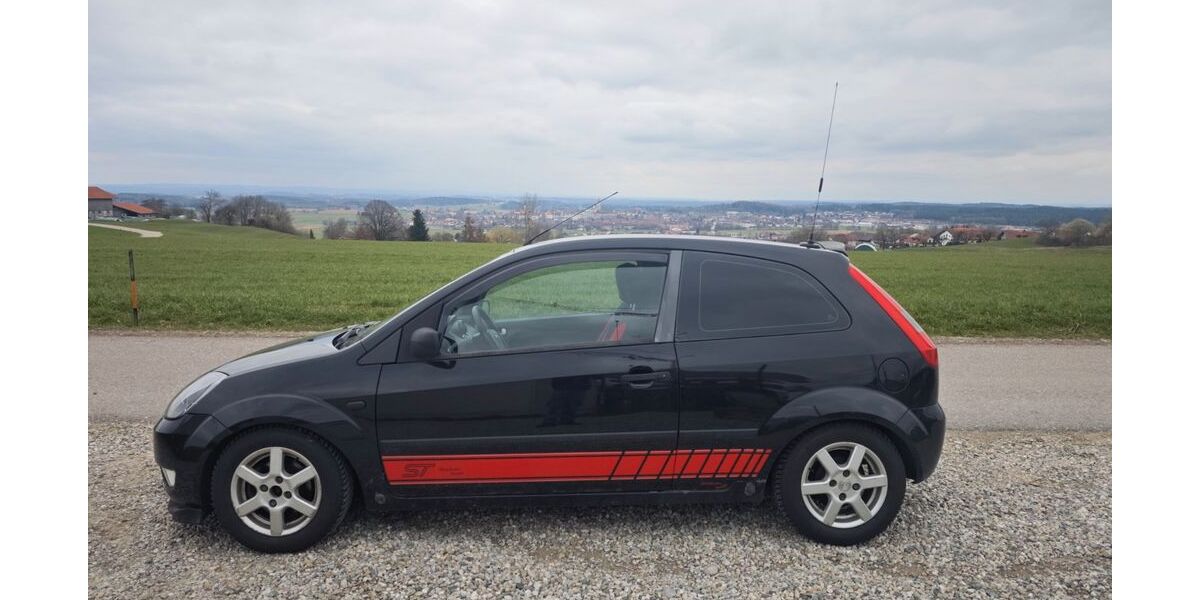 Ford Fiesta 138.000 km 2.600 &euro; Haag 83527