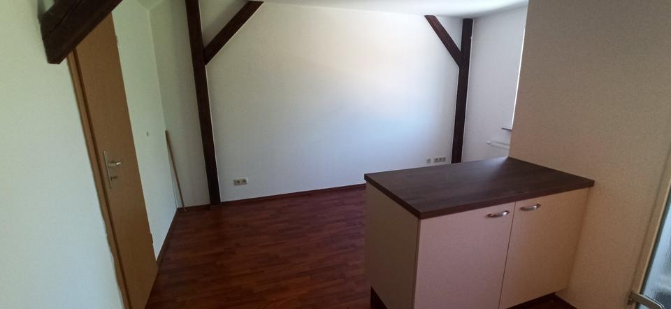 Dachgeschoßwohnung Weißenfels - 1 Zimmer, 33 m&sup2;, 270&euro; | Angebot:26394650