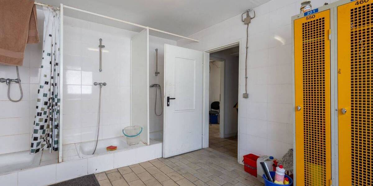 Gewerbehalle mit Büro-Wohngebäude in Dortmund-Marten zimmer