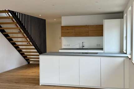 Wohnung zum Mieten in Rosenheim 2.095 € 134.3 m² 5 zimmer