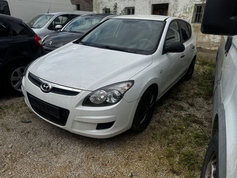 i30