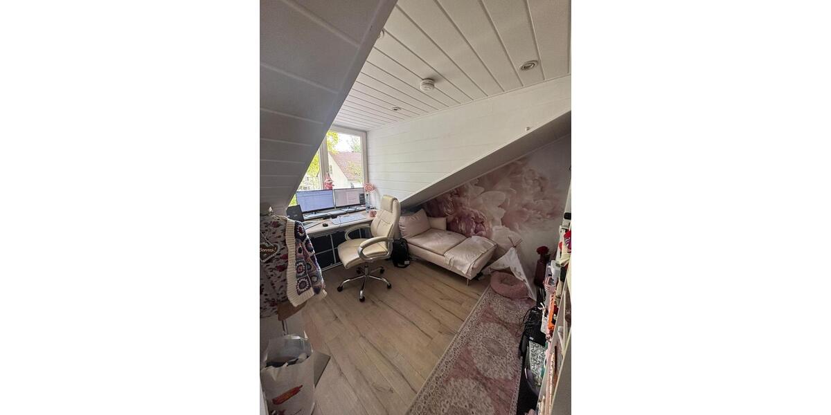 Dachgeschoßwohnung Köln Heimersdorf - 3 Zimmer, 60 m&sup2;, 1.020&euro; | Angebot:26302290