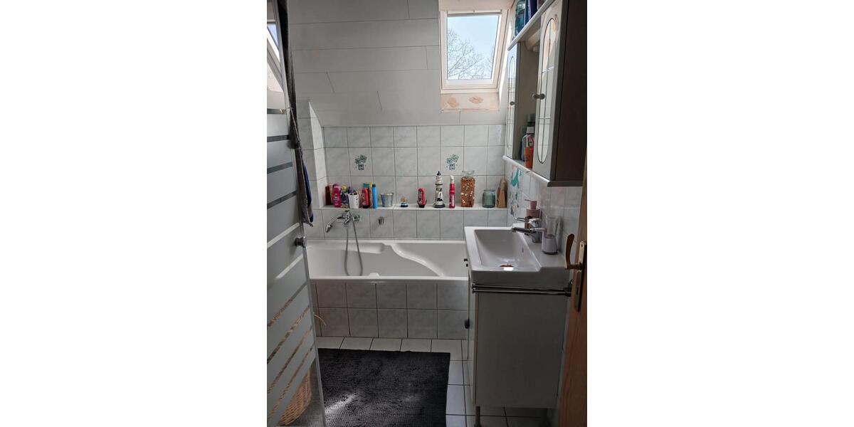 Dachgeschoßwohnung Hage - 3 Zimmer, 80 m&sup2;, 650&euro; | Angebot:26386036