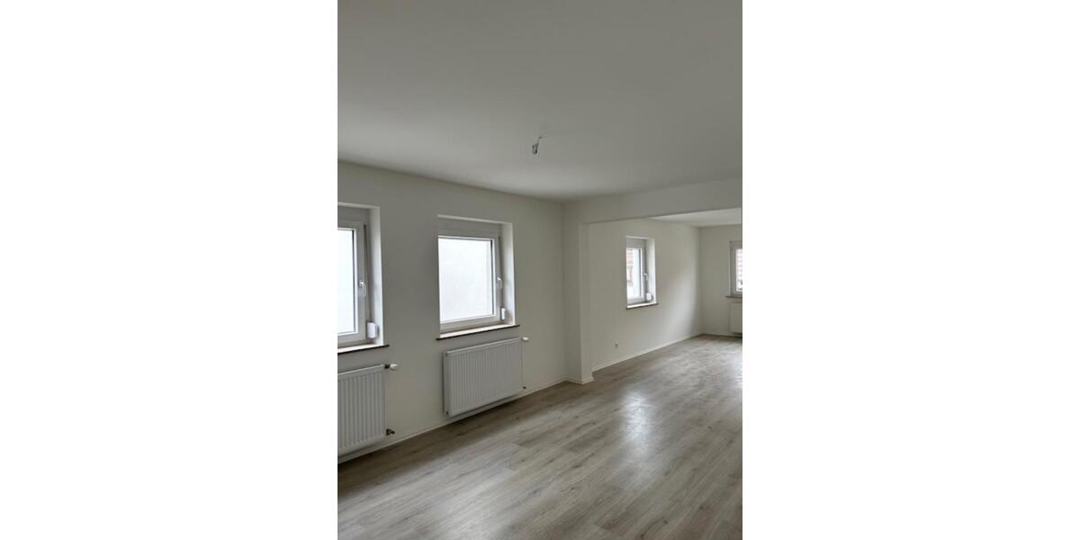 Etagenwohnung Sonnenbühl - 5 Zimmer, 130 m&sup2;, 1.150&euro; | Angebot:24730097