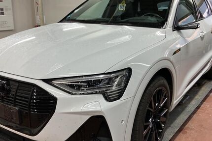 Audi e-tron 38.935 km 41.990 &euro; Hamburg 22047