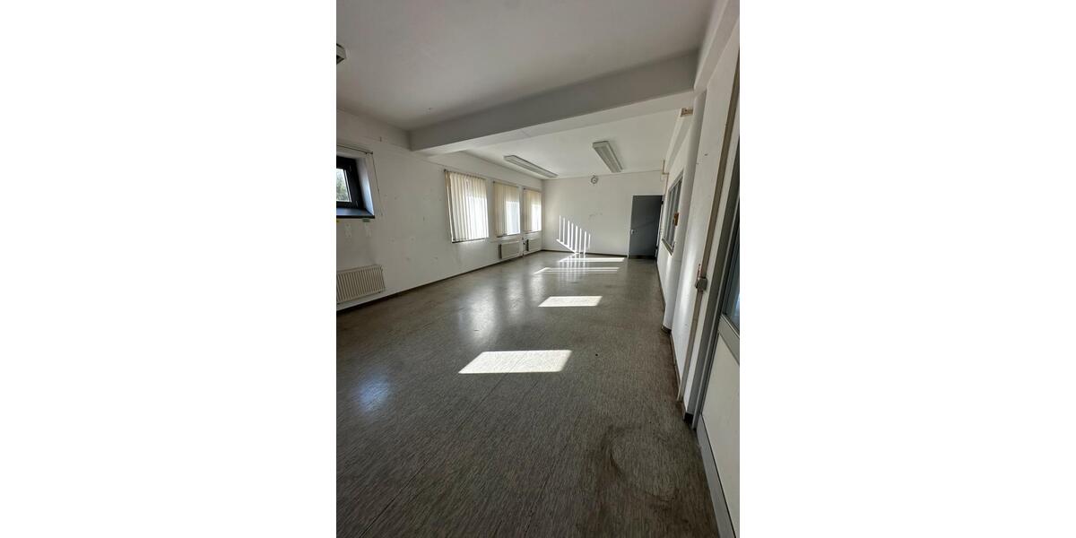 Lagerfläche mit Büro 1850 m2 zimmer