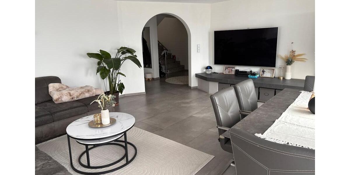 Einfamilienhaus Bergneustadt - 7 Zimmer, 240 m&sup2;, 570.000&euro; | Angebot:26326060