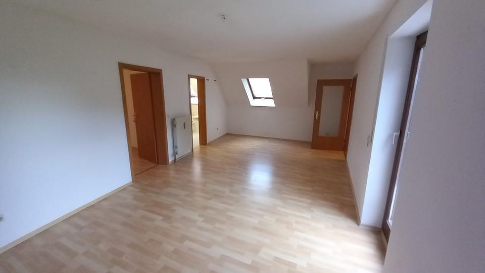 Helle 2 Zimmer Wohnung mit Balkon in oberer Stadt zimmer