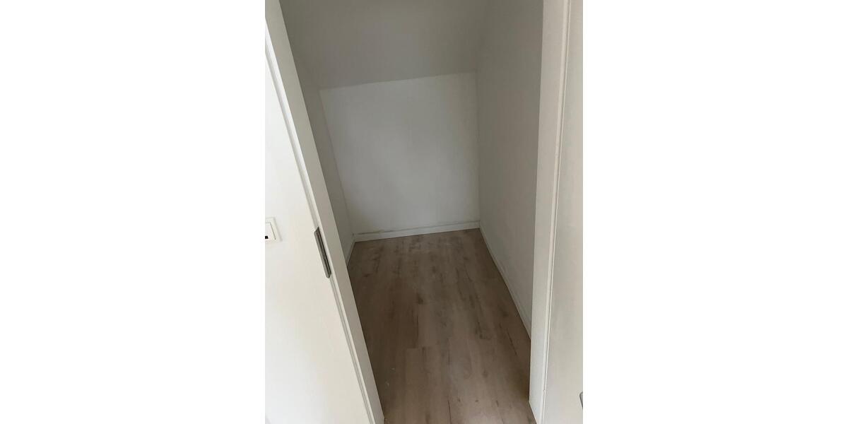 Dachgeschoßwohnung Bonn Bad Godesberg - 2 Zimmer, 37 m&sup2;, 590&euro; | Angebot:24951260