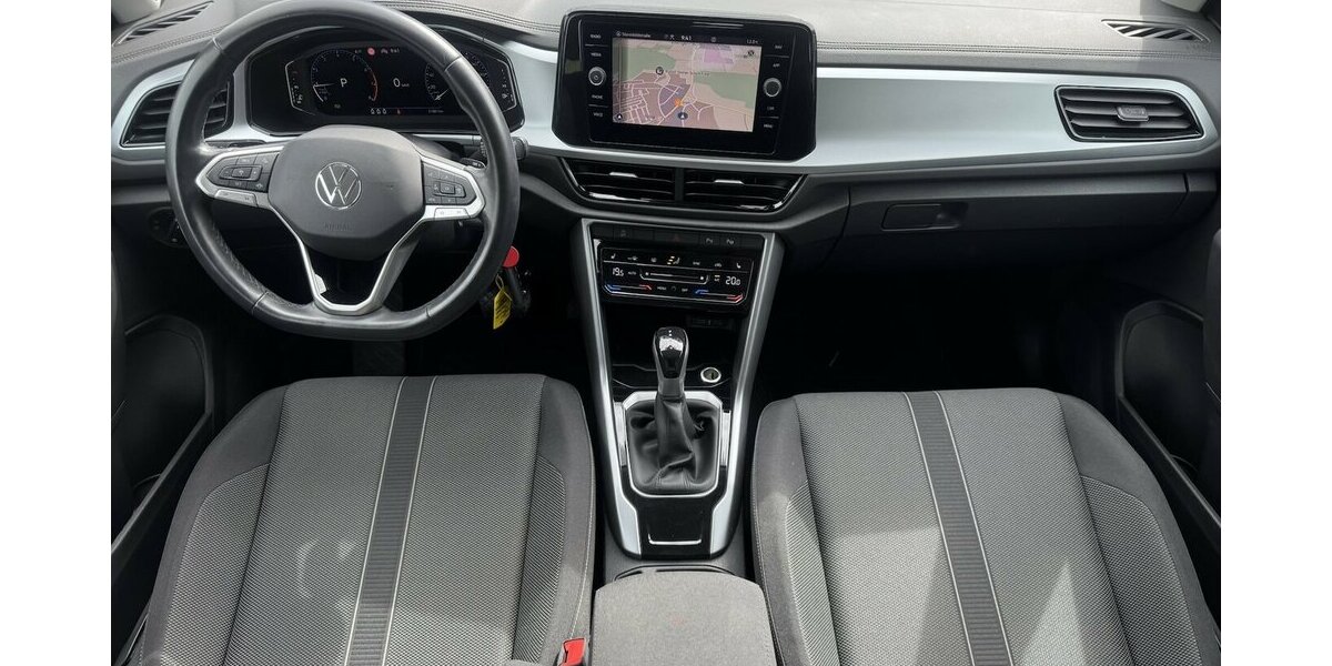 VW T-Roc 1.5 TSI LIFE DSG/NAVI/LED-PLUS/AHK/1.HAND 31.887 km 25.800 &euro; Villingen-Schwenningen 78054