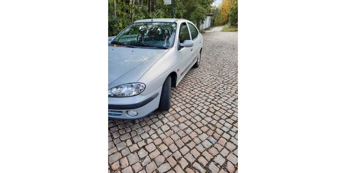 Renault Megane 111.000 km 2.099 &euro; Reichenbach 08468