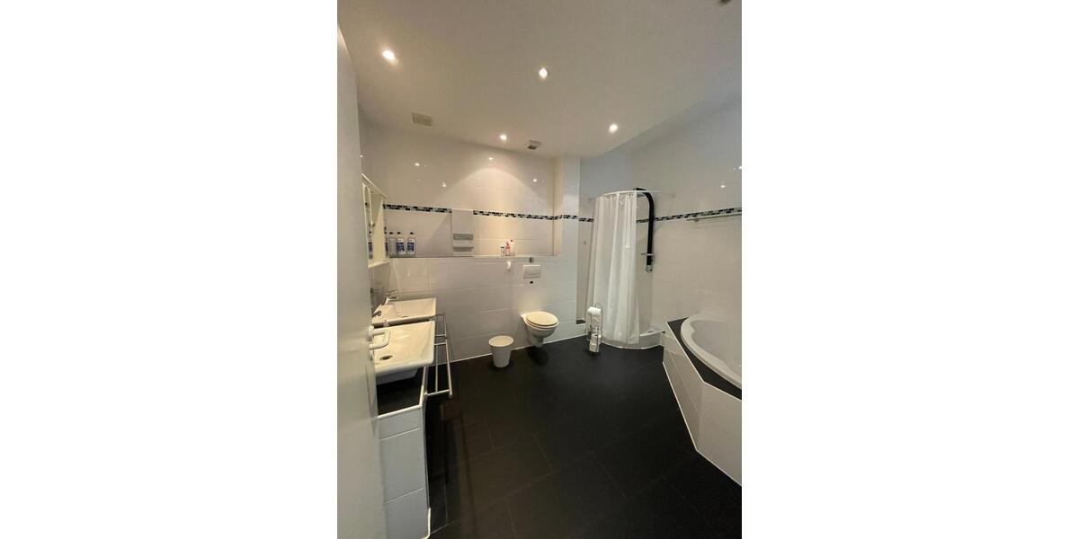 Großzügige Büro- Praxisfläche in zentraler Lage zimmer