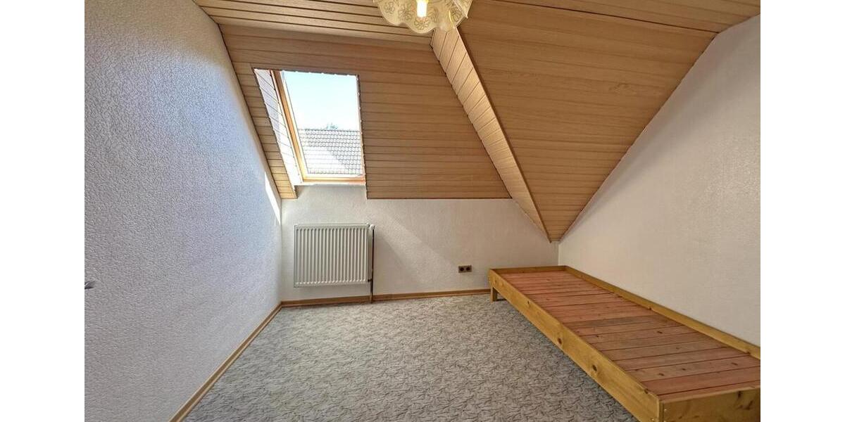 Dachgeschoßwohnung Hamburg Niendorf - 4 Zimmer, 101 m&sup2;, 1.800&euro; | Angebot:26407335