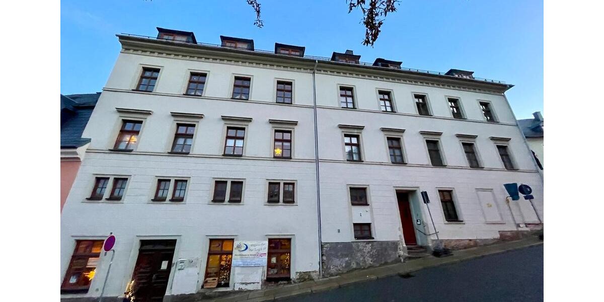Geräumige und gemütliche 2 Raum DG WE in der Annaberg Innenstadt unweit des Marktes 2 zimmer