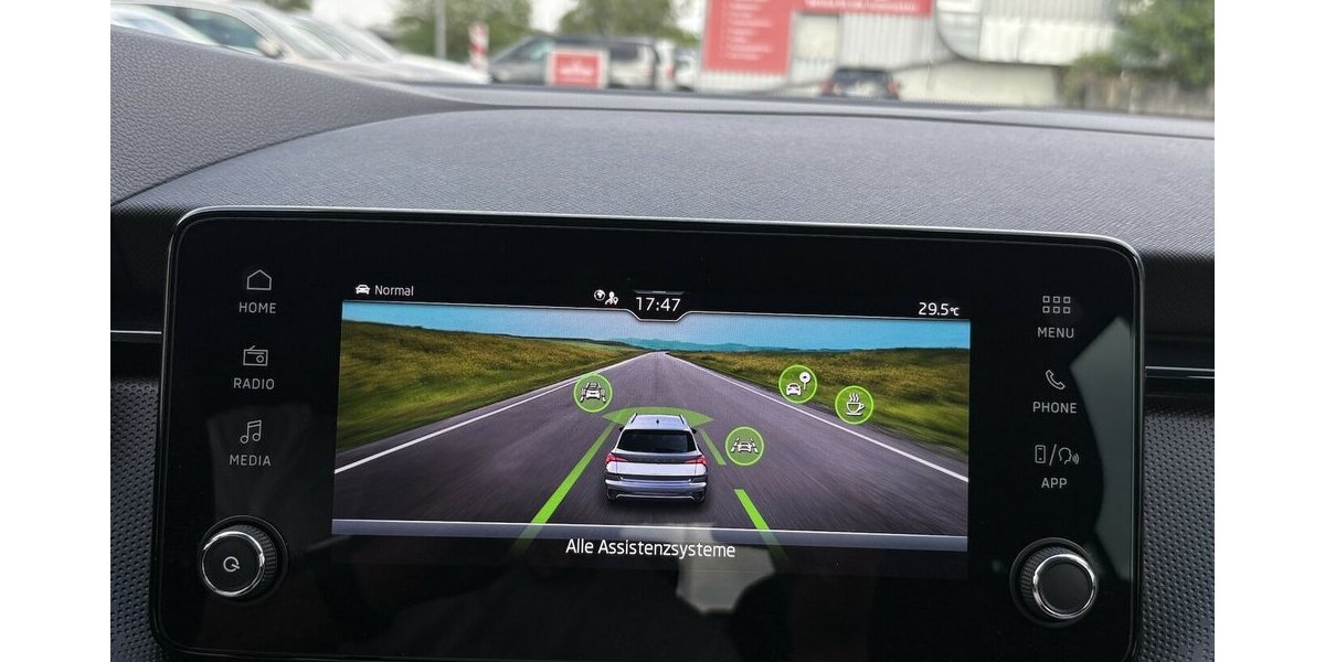 Skoda Kamiq Selection KAMERA/CARPLAY/DAB/DSG/KEYLESS 12.696 km 22.900 &euro; Villingen-Schwenningen 78054