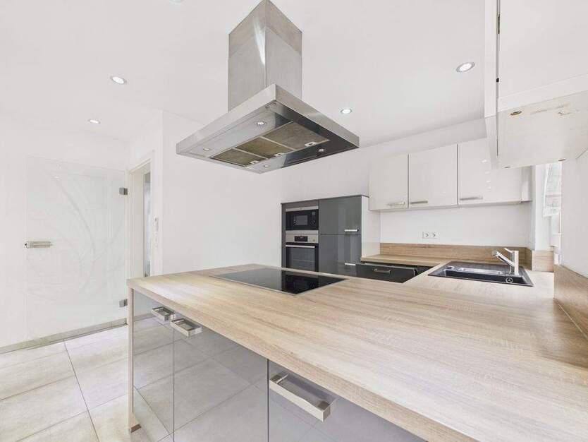 Ruhig gelegene familienfeundliche DHH im Herzen von Heilbronn mit Garage und kleinem Gärtchen 6 zimmer