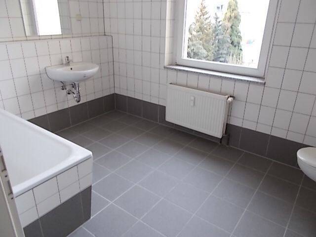 Etagenwohnung Limbach-Oberfrohna Oberfrohna - 2 Zimmer, 78 m&sup2;, 320&euro; | Angebot:26817976