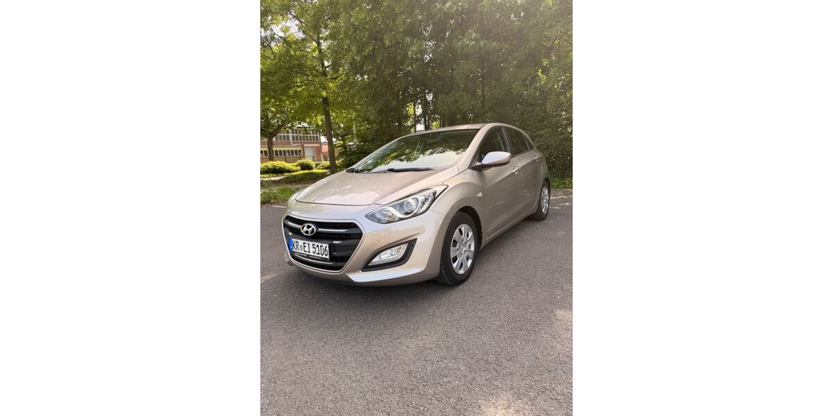 Hyundai i30 90.374 km 8.249 &euro; Krefeld 47805