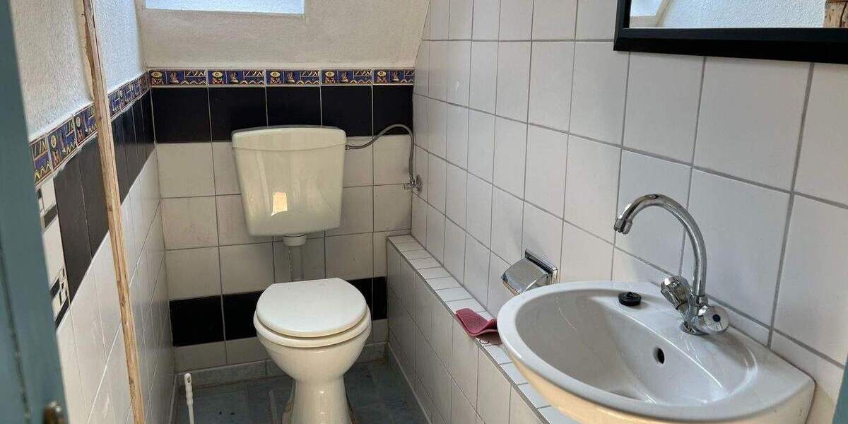 Mehrfamilienhaus, Wohnhaus Bad Karlshafen - 8 Zimmer, 164 m&sup2;, 109.000&euro; | Angebot:25665625