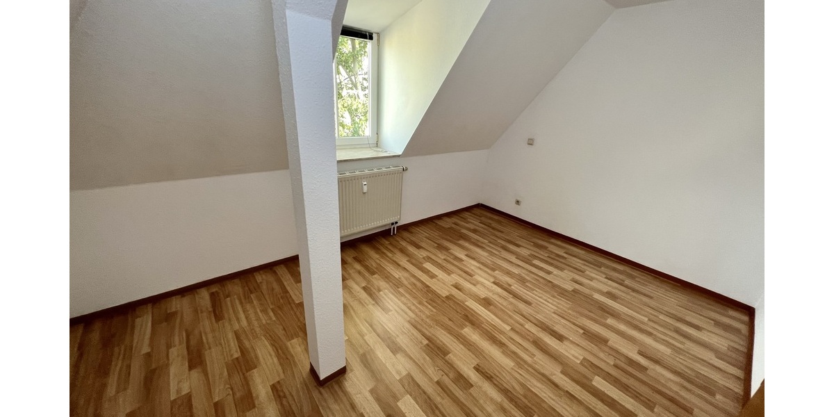 Renditeobjekt: zentrumsnahe 3-Raum-ET-Wohnung mit Stellplatz - Dachgeschoßwohnung Gera Ostviertel | Angebot:26464090
