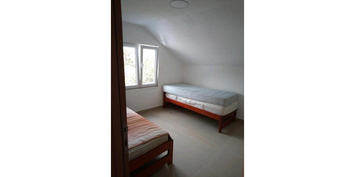 Ein legales Haus in Montenegro steht zum Verkauf. zimmer